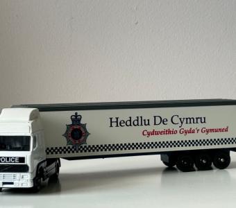 Volvo FH12 Artic Police South Wales Lorry/Truck Model Diecast 1:72-1:87 Scale