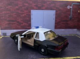 Ford Mustang SSP – California Highway Police USA Car Model Diecast Amercom 1:43