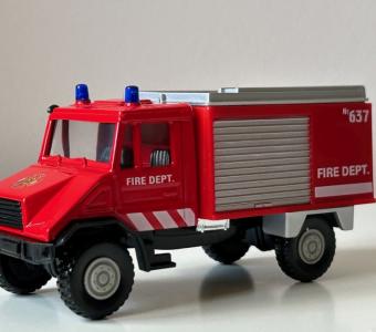 Mercedes-Benz Unimog Fire Brigade German Car Model Diecast Toy Red Welly