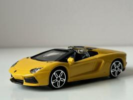 Lamborghini Aventador LP700 Italian Car Model Diecast Toy Yellow 1:43 Bburago