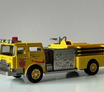 Mack Pumper Jersey City Fire Brigade Lorry Model Diecast 1:50 Scale Corgi